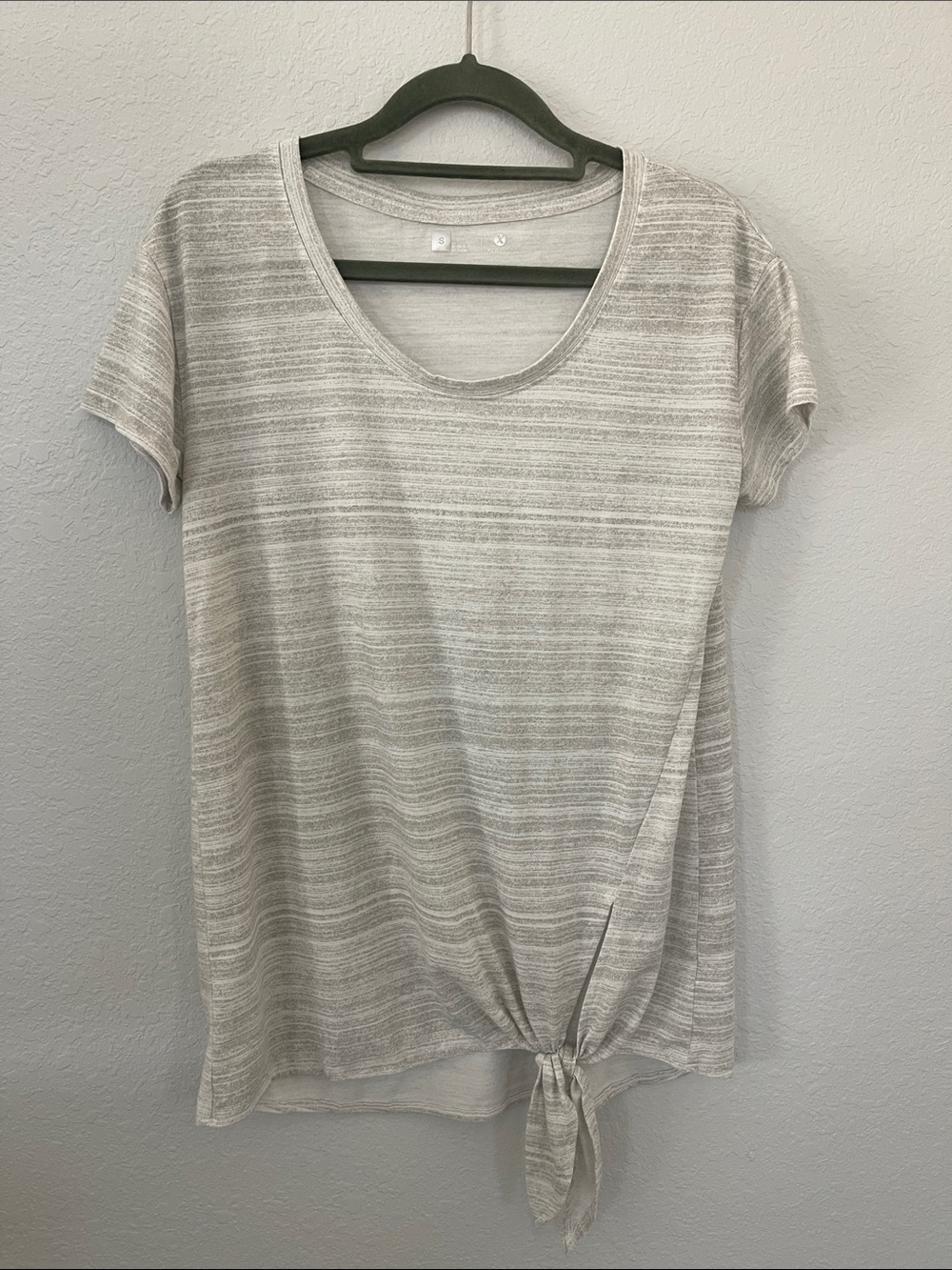 Xersion Light Gray Striped Short Sleeve Tie-Front Tee Size Small